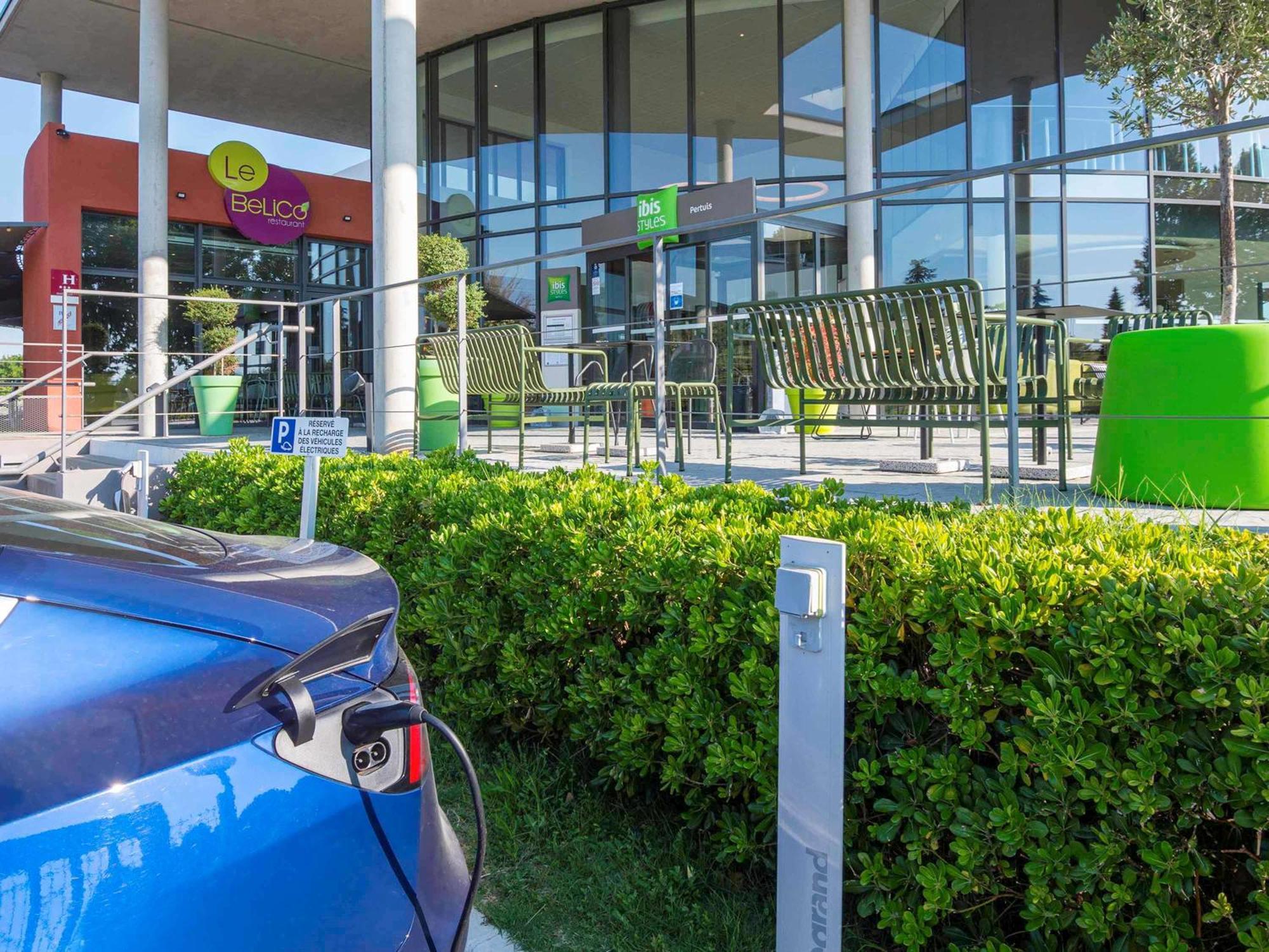 Ibis Styles Pertuis Portes Du Luberon Eksteriør bilde