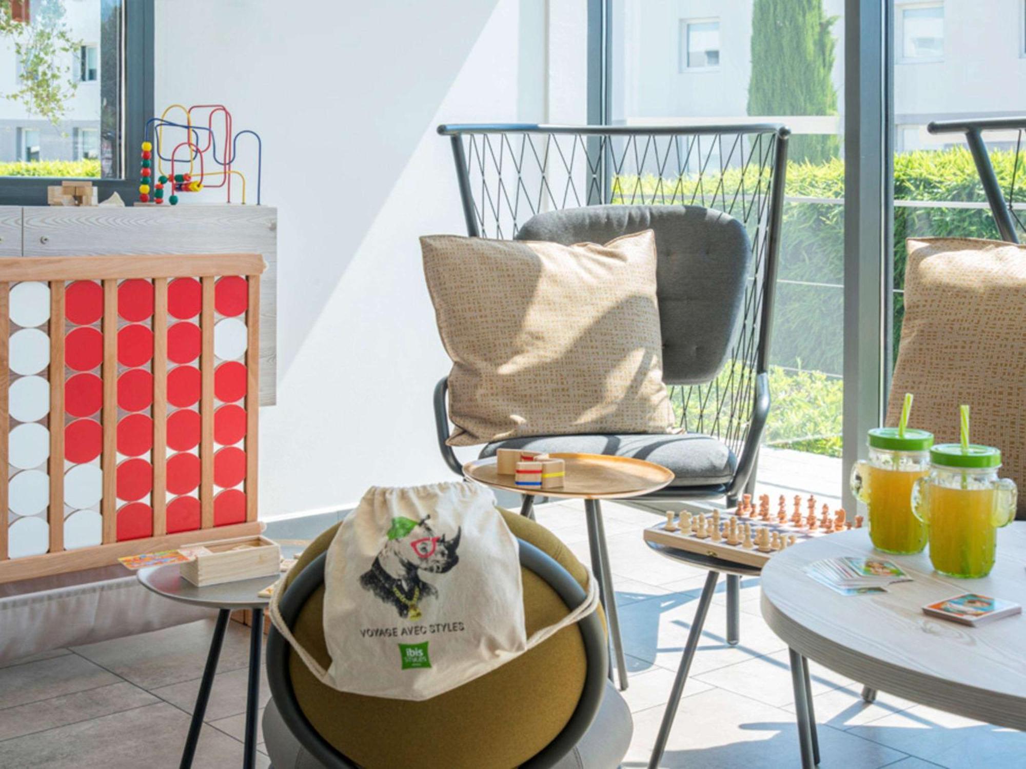 Ibis Styles Pertuis Portes Du Luberon Eksteriør bilde